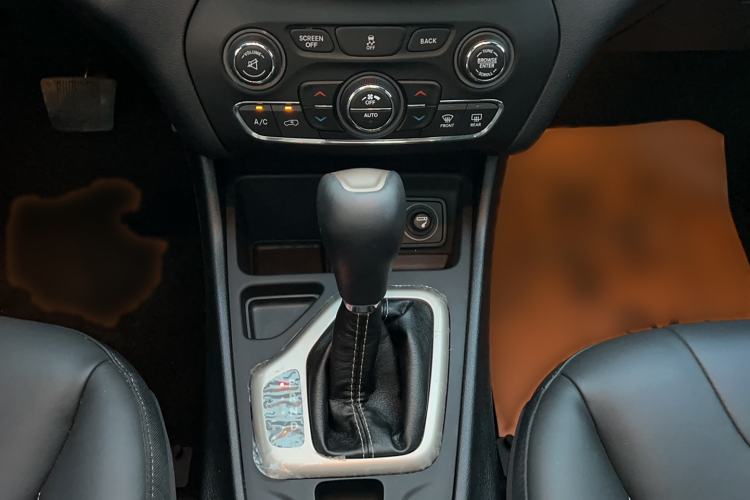 Used Jeep Cherokee 2016 2.0L Superior Edition