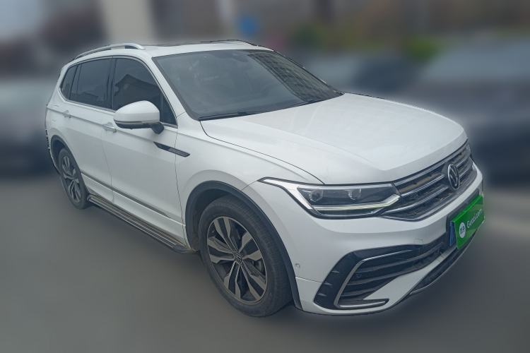 Used Volkswagen Tiguan L 2023 380TSI Automatic All-Wheel Drive R-Line Enhanced 7-Seater Front Right 45 Deg