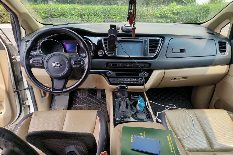 Used Kia Carnival 2015 3.3 GDI Luxury Edition China V Standard Center Console