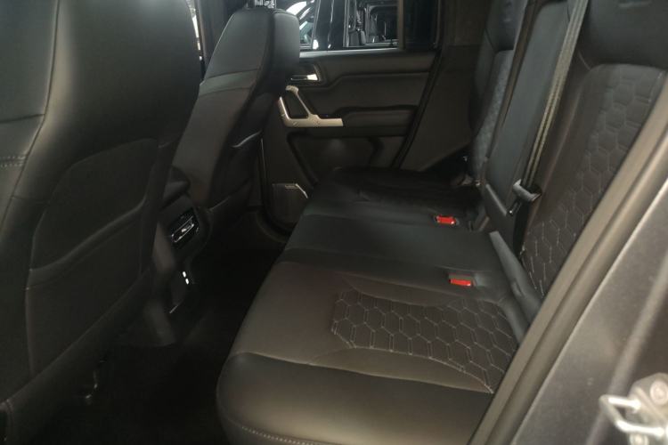 Used 212 T01 2024 2.0T Explorer
