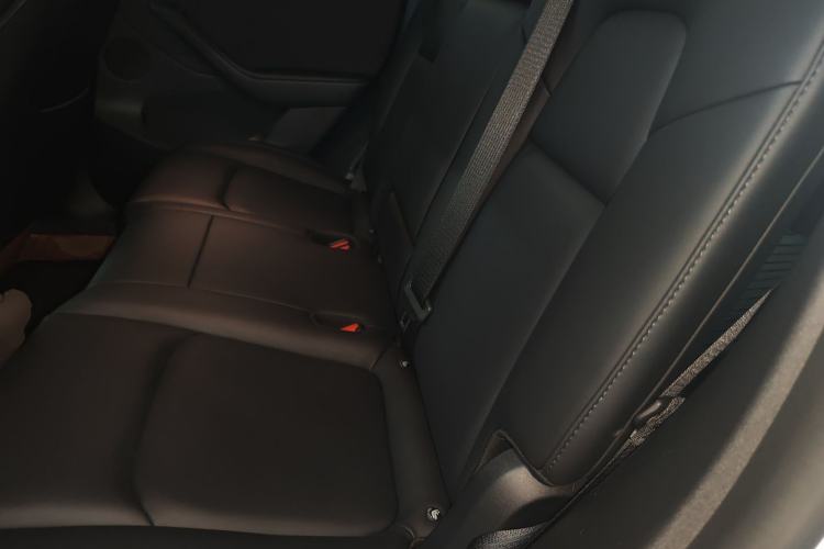 Used Tesla Model Y 2024 Long-Range All-Wheel-Drive Version
