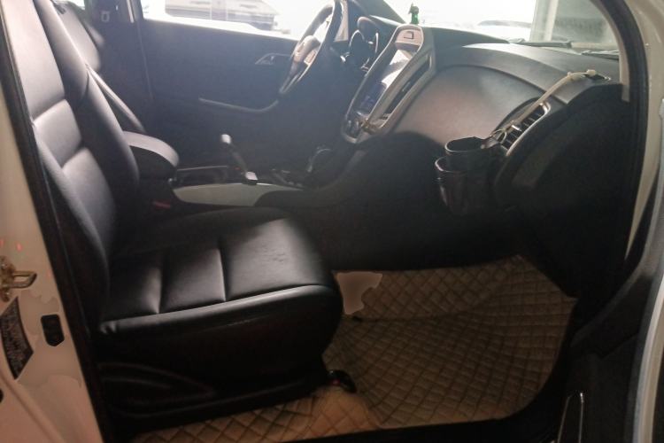 Used JMC Yusheng S350 2013 2.4T Automatic 4x4 Diesel Luxury 5-Seater Right Front Seat