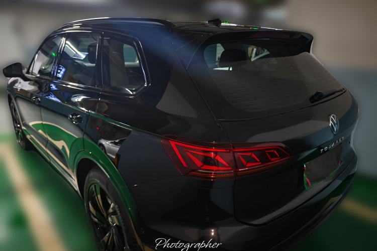 Used Volkswagen Touareg 2023 3.0 TSI Luxury Edition Obsidian Black Sport Package Rear Left 45 Deg