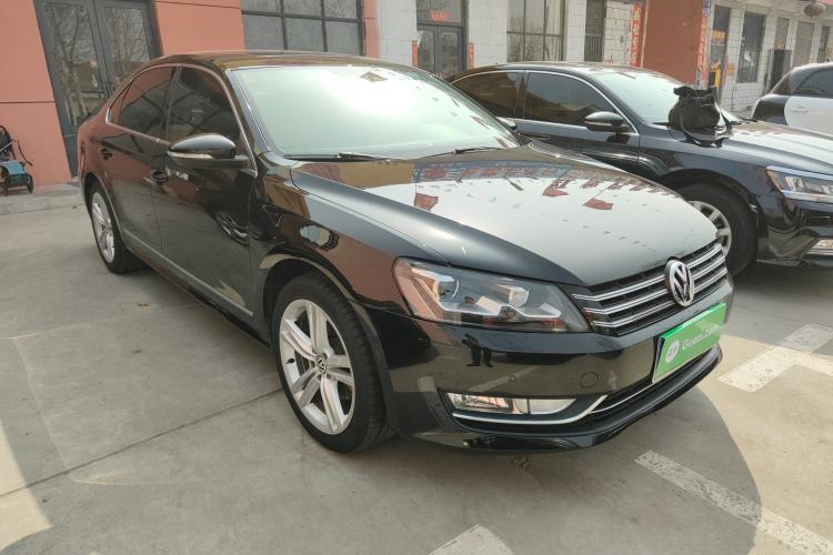 Used Volkswagen Passat 2015 1.8TSI DSG Ultimate Edition Front Right 45 Deg
