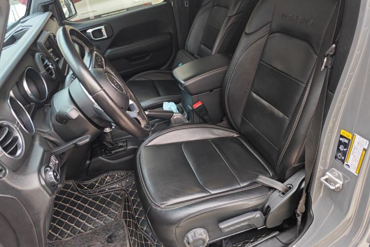 Used Jeep Wrangler 2019 2.0T Sahara Four-Door Version China VI Emission Standard Left Front Seat