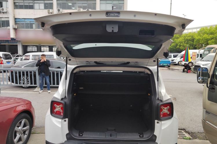 Used Jeep Renegade 2017 180T Automatic High-Energy Version Trunk