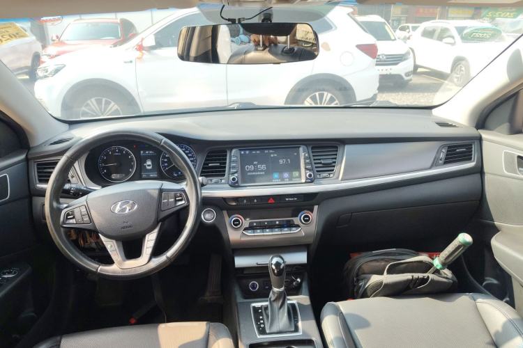 Used Hyundai Mistra 2017 1.8L Automatic Deluxe DLX Model China V Emission Standard Center Console