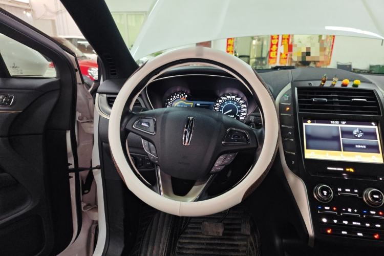 Used Lincoln MKC 2017 2.0T Two-Wheel Drive Zunyue Edition Steering Wheel
