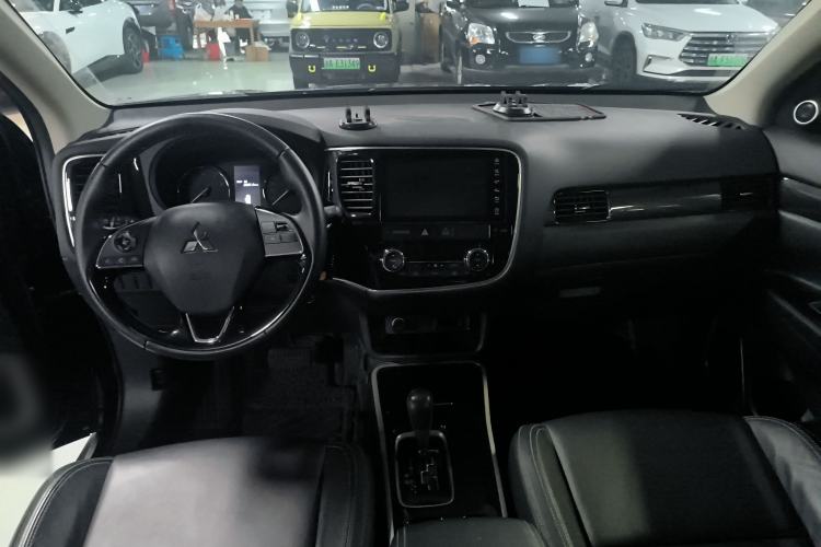 Used Mitsubishi Outlander 2020 2.0L Two-Wheel Drive Comfort Edition 7-Seater