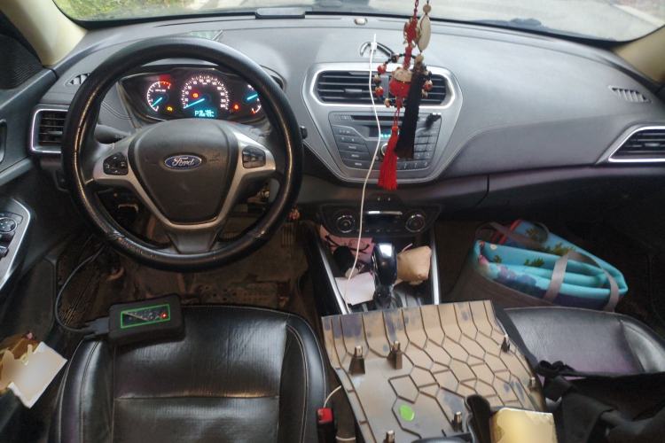 Used Ford Escort 2015 1.5L Automatic Fashion Model Center Console