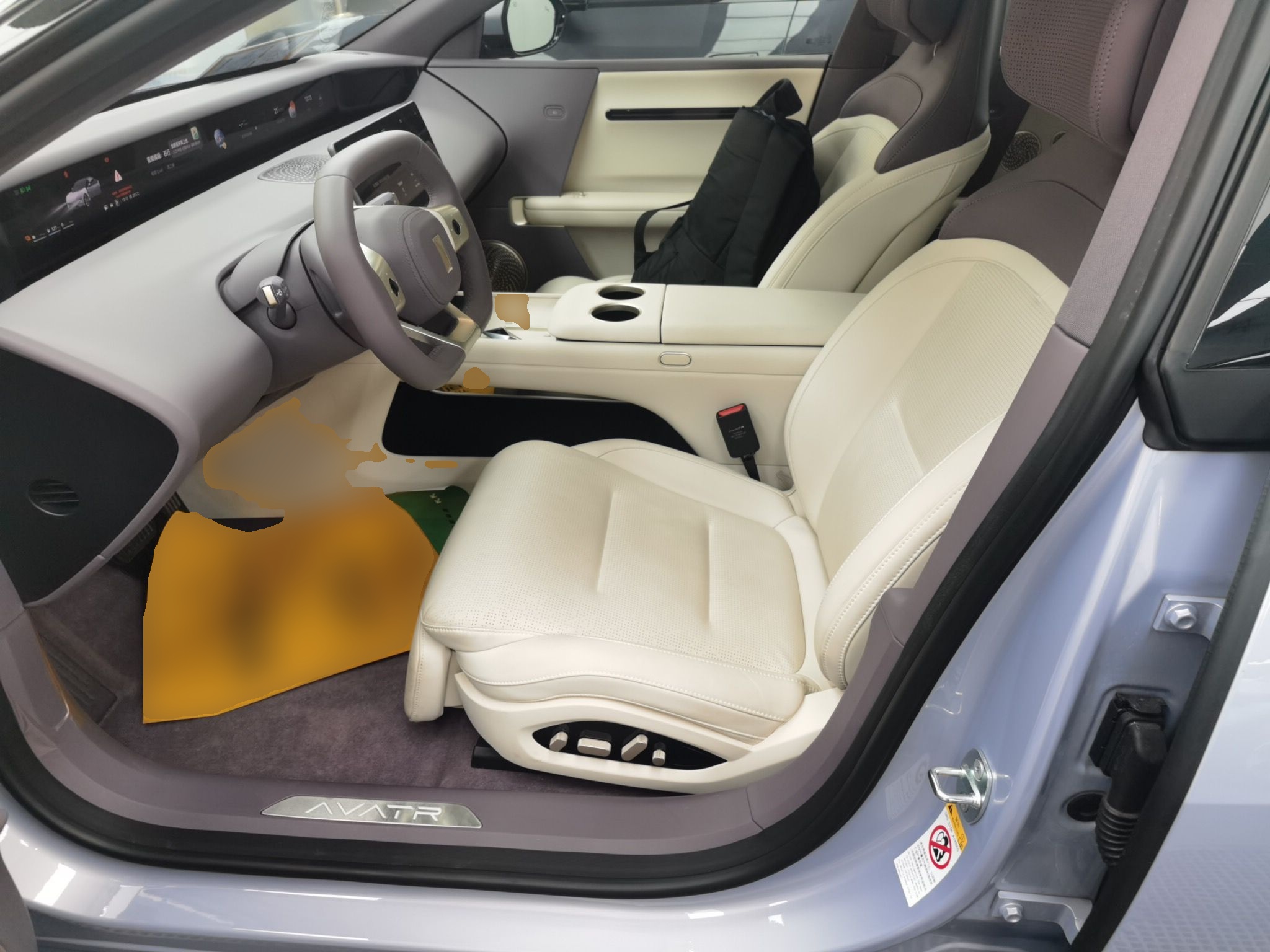 Переднее сиденье в автомобиле