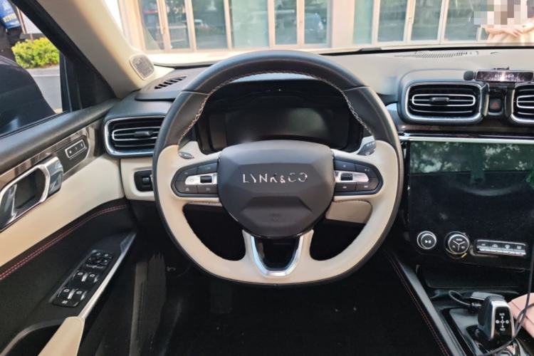 Used Lynk & Co 02 2022 1.5T DCT Shine Pro
