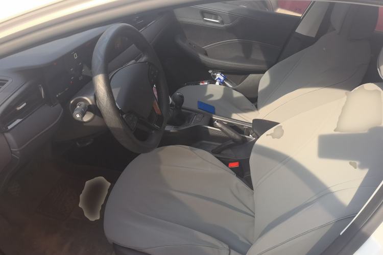 Used Roewe i5 2026 Model 1.5L Manual Comfort Version

