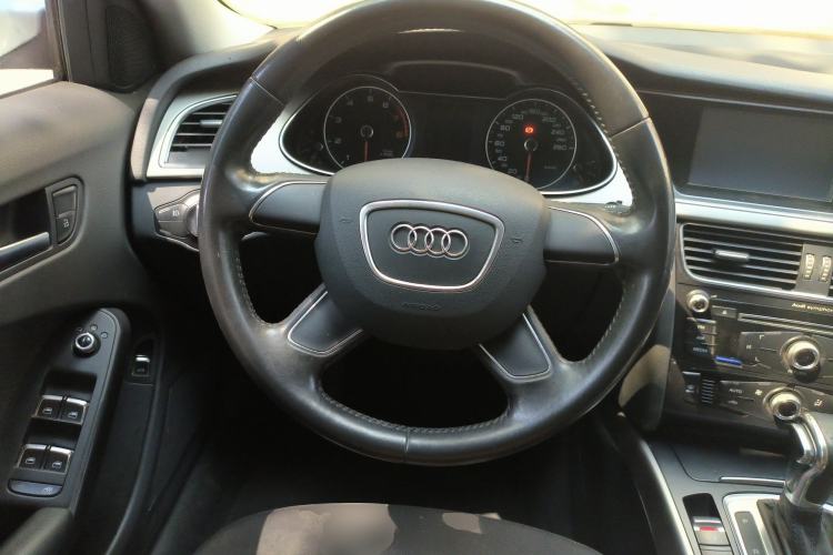 Used Audi A4L 2013 30 TFSI Automatic Comfort Model Steering Wheel