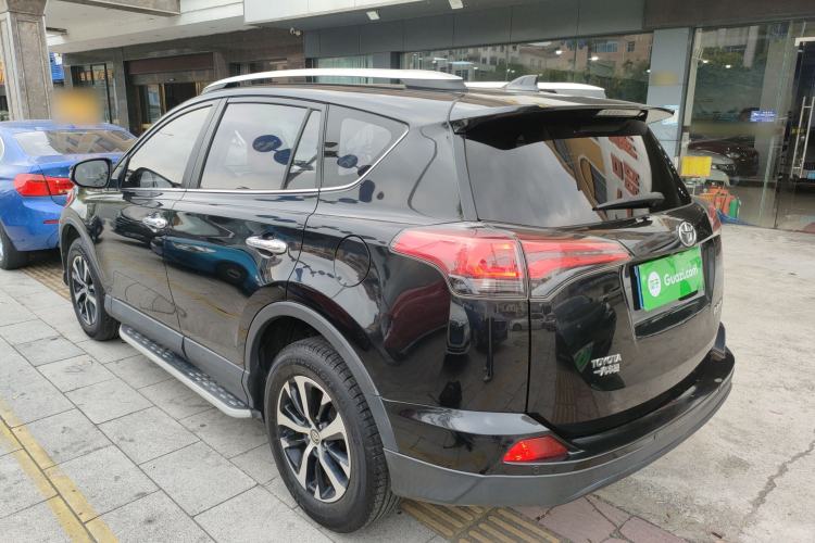 Used Toyota RAV4 2016 2.0L CVT Two-Wheel Drive Fashion Edition China V Standard
