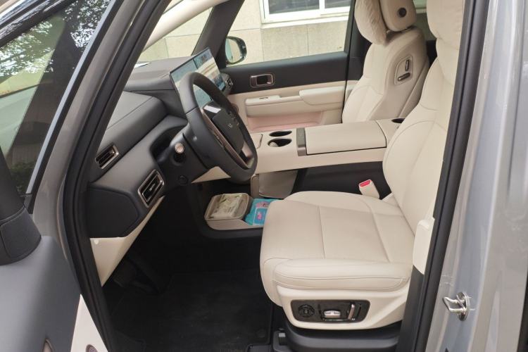 Used Li Auto MEGA 2025 Home Family Special Edition
