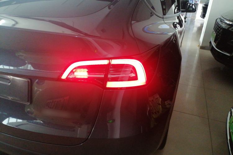 Used Tesla Model Y 2021 Long-Range All-Wheel-Drive Version Exterior 3