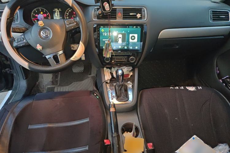 Used Volkswagen Sagitar 2012 1.4TSI Automatic Luxury Edition Center Console