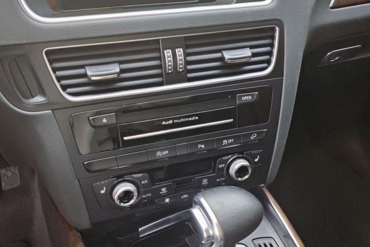 Used Audi Q5 2016 40 TFSI Comfort Model Audio And AC Panel