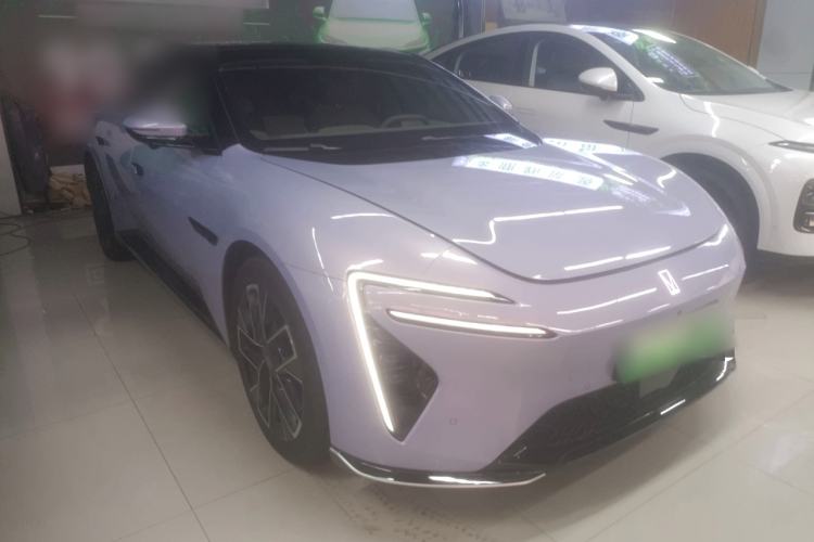 Used Avatr 06 2025 Pro Range-Extended Edition Front Right 45 Deg