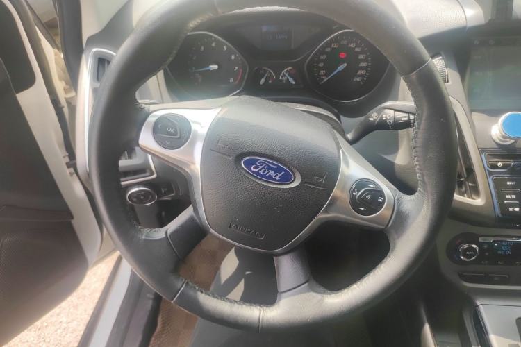 Used Ford Focus 2012 Sedan 1.6L Automatic Fashion Edition
