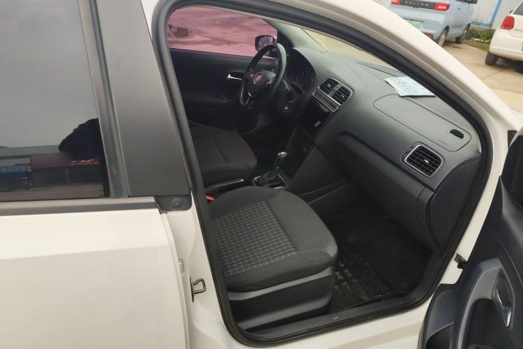 Used Volkswagen Polo 2016 1.6L Automatic Comfort Model
