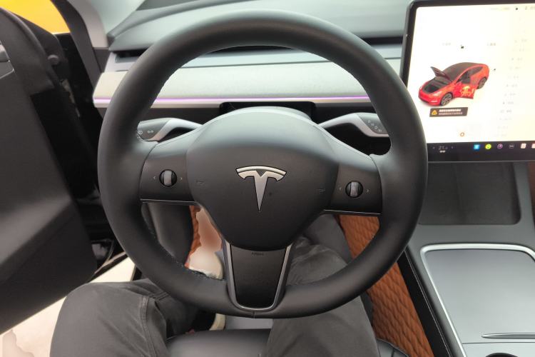 Used Tesla Model Y 2023 Rear-Wheel-Drive Version Steering Wheel