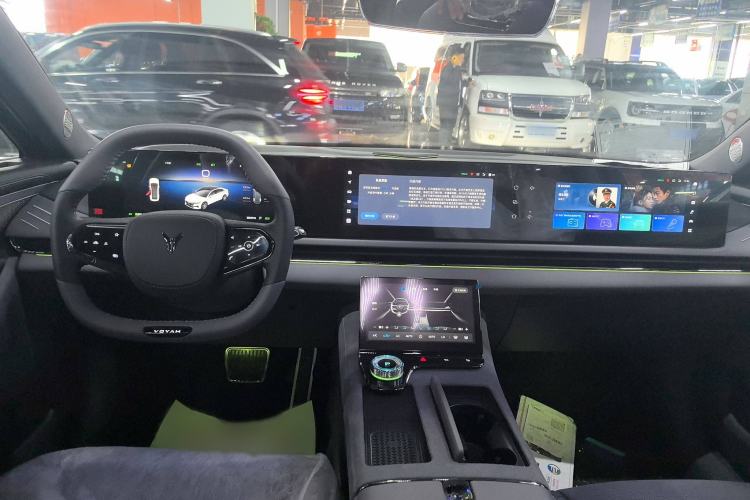 Used VOYAH PASSION 2024 PHEV Four-Wheel Drive Ultra-Long Range Executive Edition
