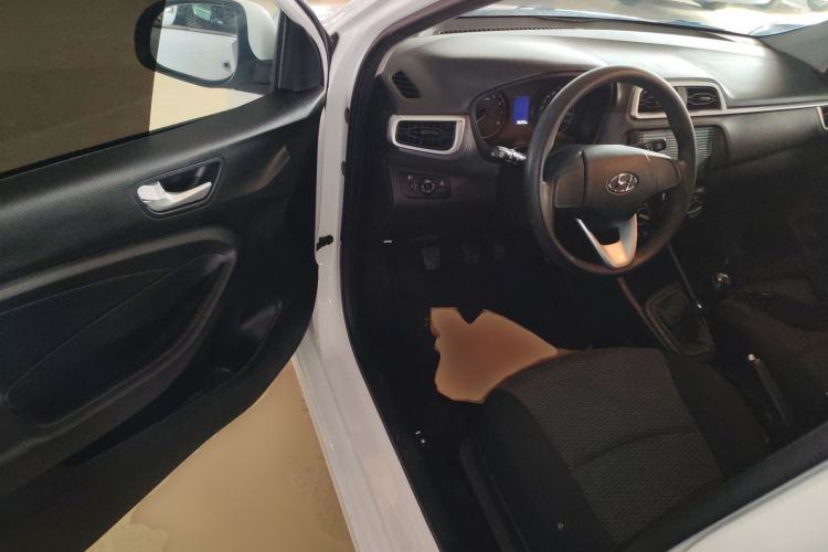 Used Hyundai Verna (older generation) 2020 1.4L Manual GL Refreshed Edition Driver Seat