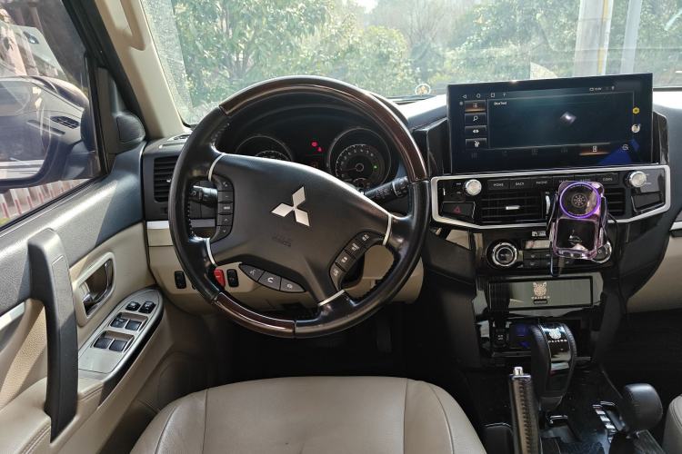 Used Mitsubishi Pajero 
