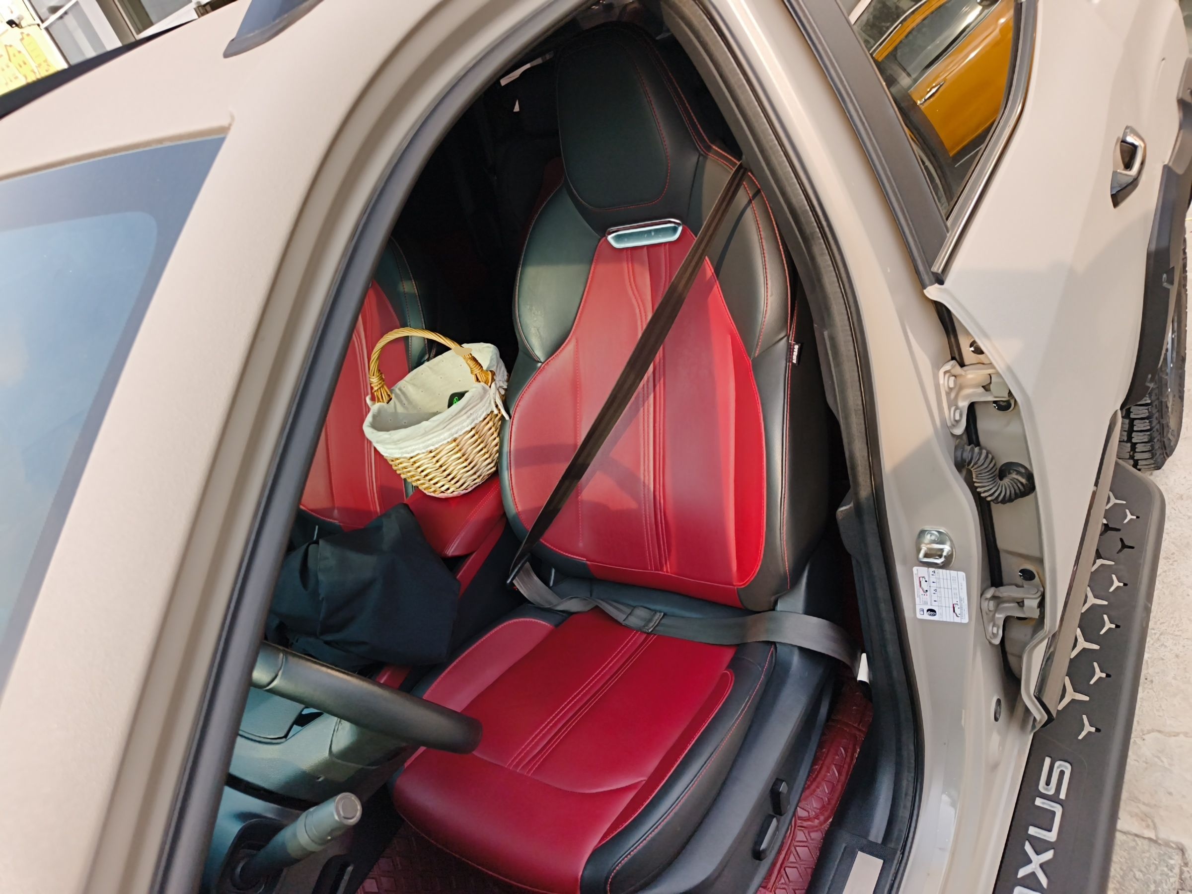 Переднее сиденье в автомобиле