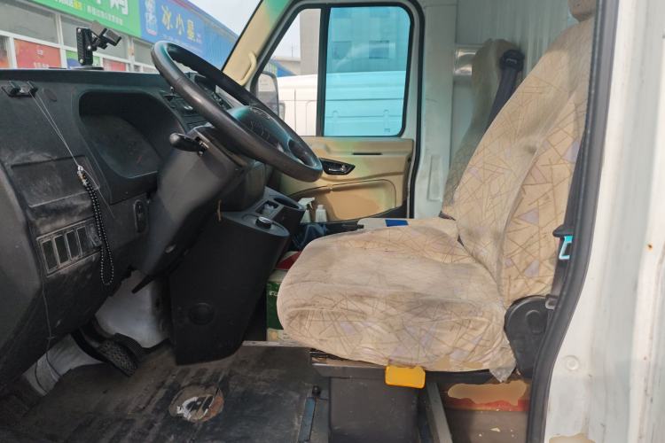Used Wuling EV80 2022 Closed-Box Cargo Van Left Rear Seat