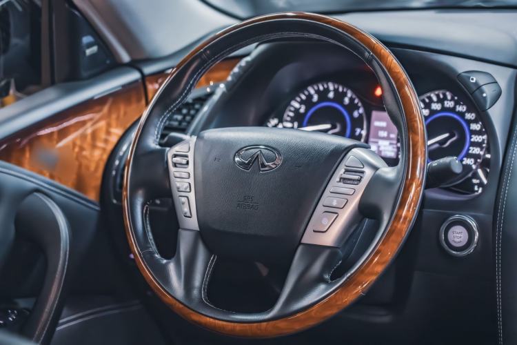 Used Infiniti QX80 2016 5.6L 4WD