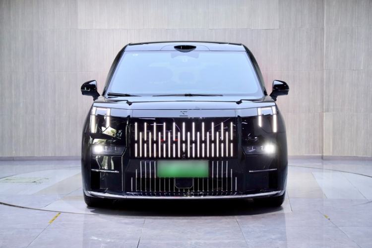 Used Zeekr 009 2024 7-Seater Walk-Through Version Four-Wheel Drive 108 kWh Exterior 3