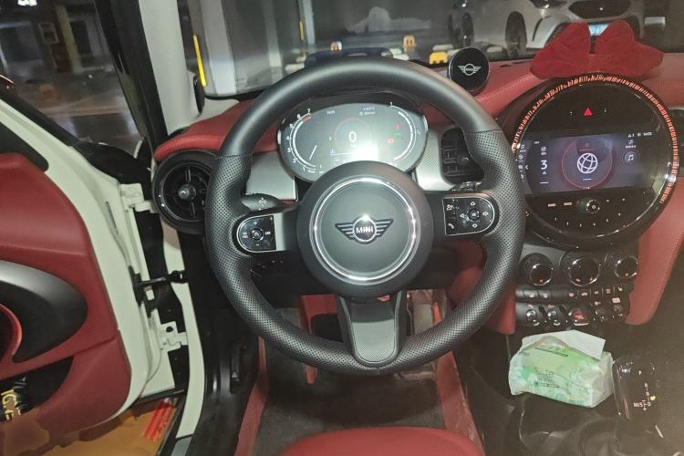 Used MINI MINI 2023 1.5T COOPER Artist Five-Door Edition
