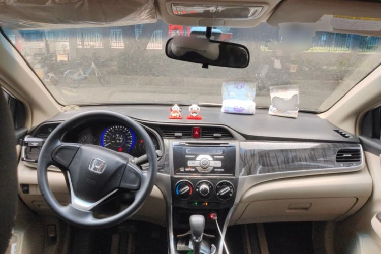 Used Honda Crider 2013 1.8L automatic flagship version Center Console