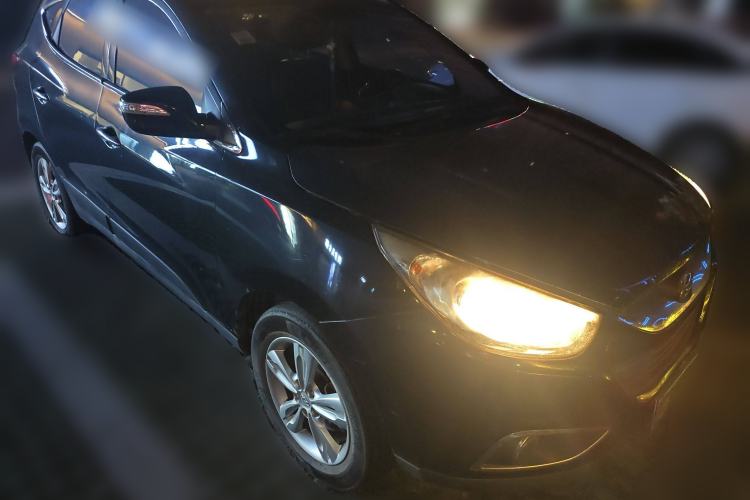 Used Hyundai ix35 2010 2.0L Automatic Two-Wheel Drive Elite Edition GLS Front Right 45 Deg