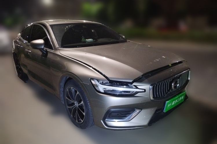 Used Volvo S60 2022 B4 Zhiyi Luxury Edition Front Right 45 Deg