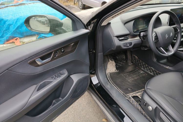 Used Hongqi E-QM5 2023 Base Travel Edition
