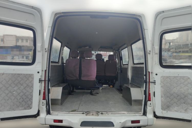 Used SAIC MAXUS Xintu V80 2018 2.5T 6-Speed Manual Aoyuntong Short Wheelbase Mid-Height 5-6 Seater