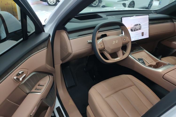 Used ONVO Luxeed L90 2025 Model—Ultra Six-Seater Version