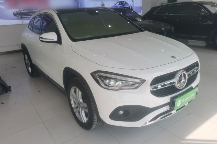 Used Mercedes-Benz GLA 2022 Second Facelift GLA 200 Front Right 45 Deg