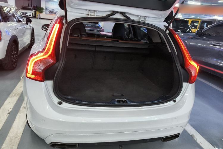 Used Volvo V60 2014 Restyled T5 Zhiya Edition