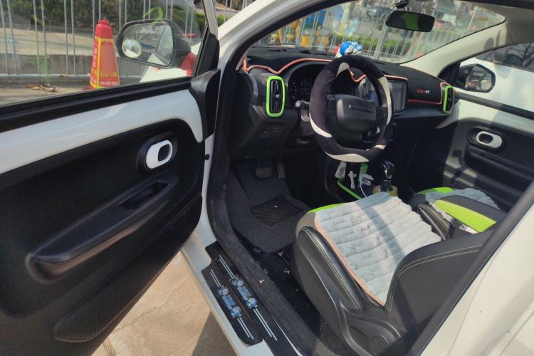 Used Roewe Clever 2021 302 km New Four-Seater Super-Efficient Version
