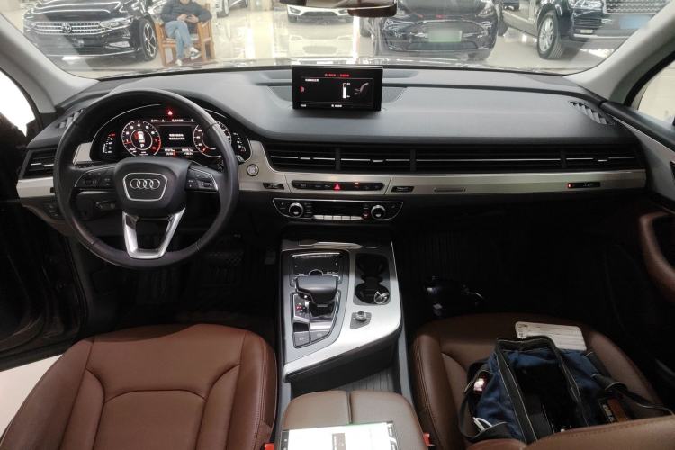 Used Audi Q7 2018 40 TFSI Comfort Model