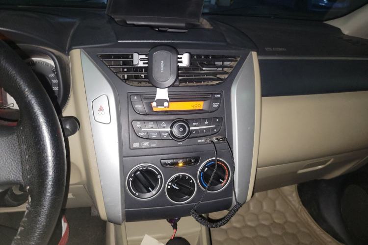 Used Venucia R50 2012 1.6L Automatic Prestige Edition
