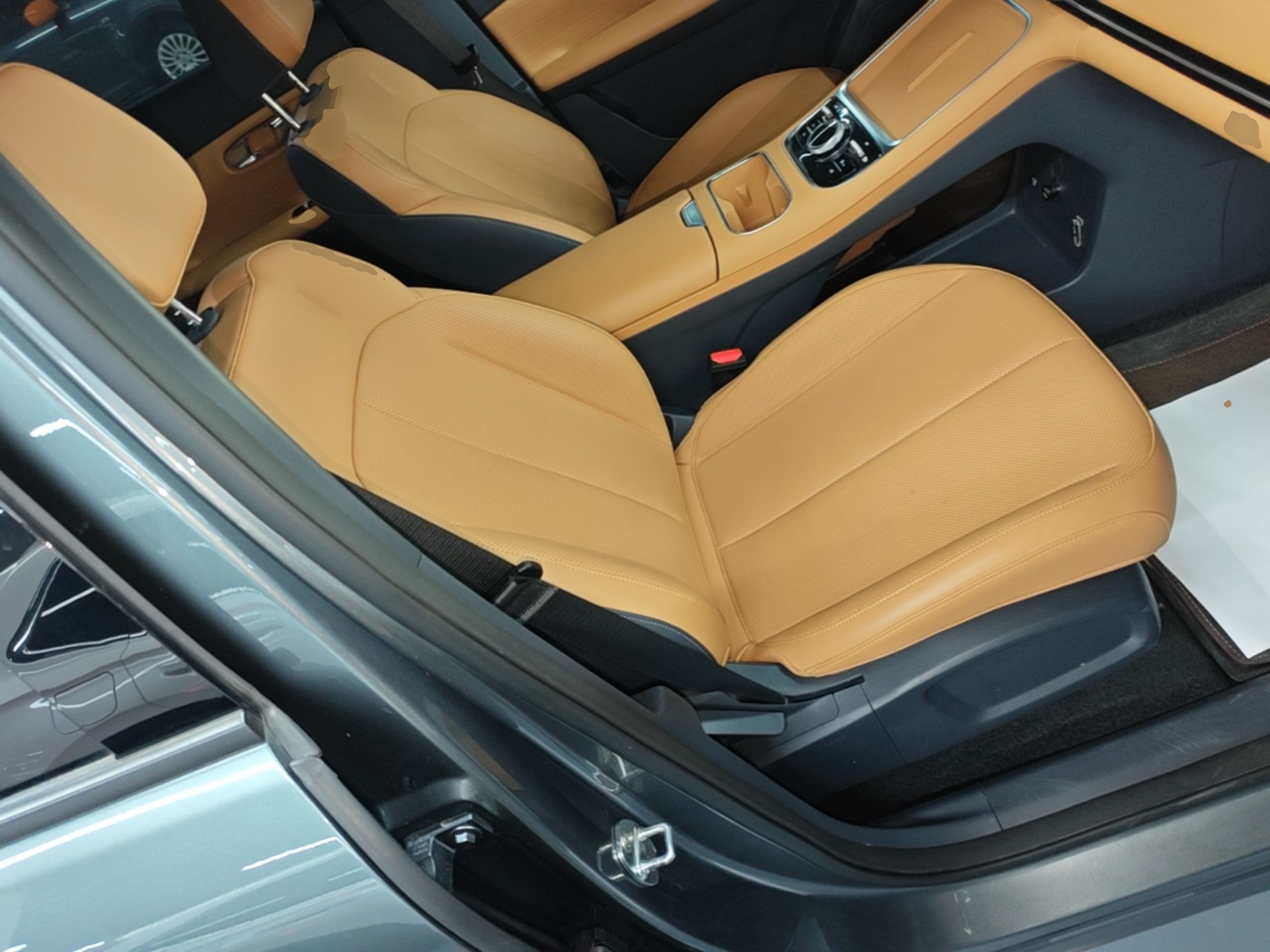 Geely Galaxy Xingjian 7 EM-i 2025 55 km Launch Edition — снимка 19
