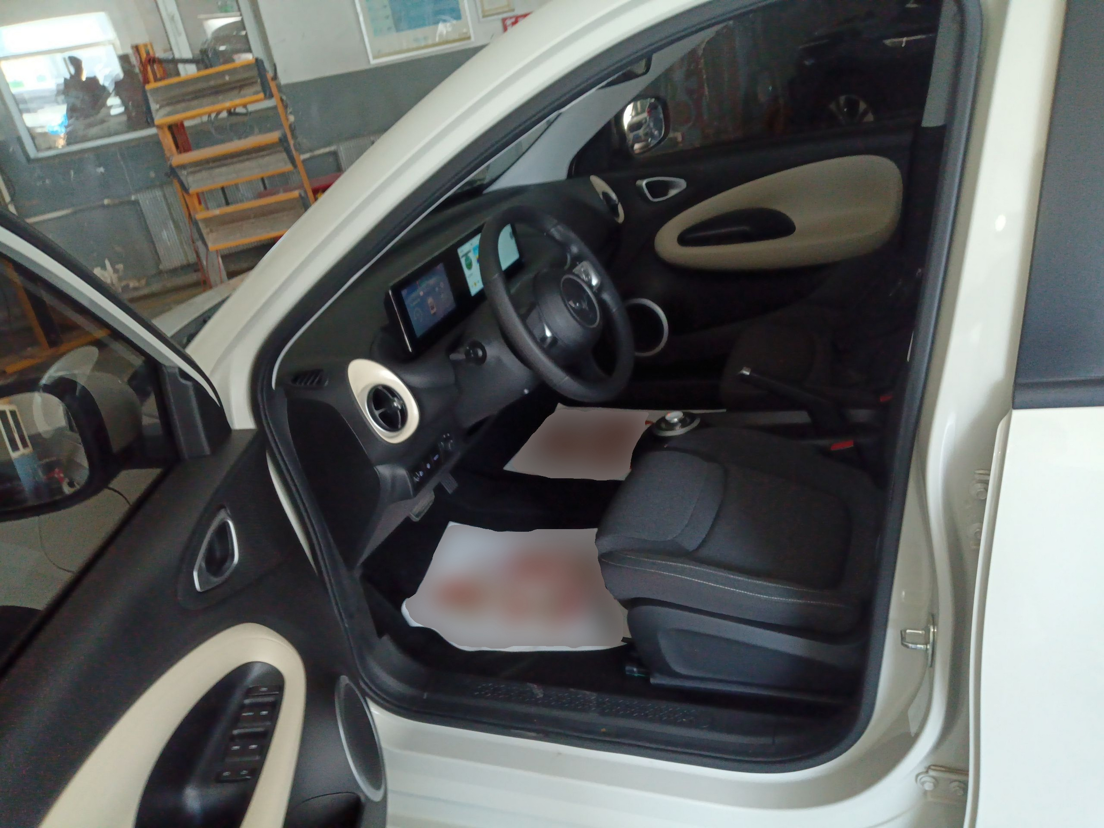 Переднее сиденье в автомобиле