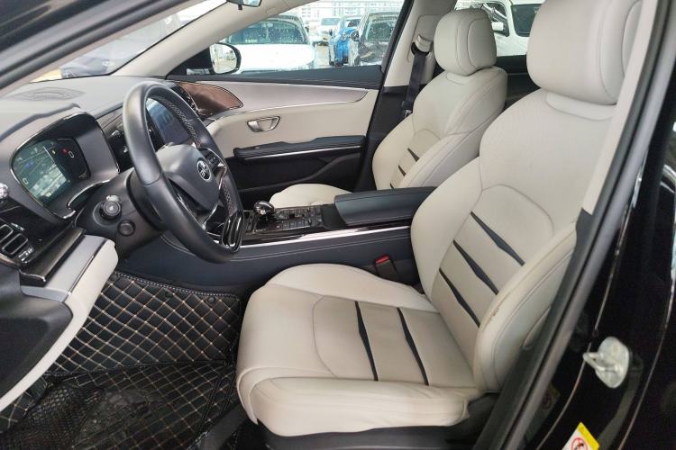 Used BYD e9 2021 Business Edition
