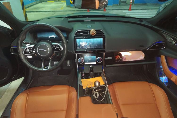 Used Jaguar XEL 2024 2.0T 250 PS R-DYNAMIC S Advanced Sport Edition Center Console